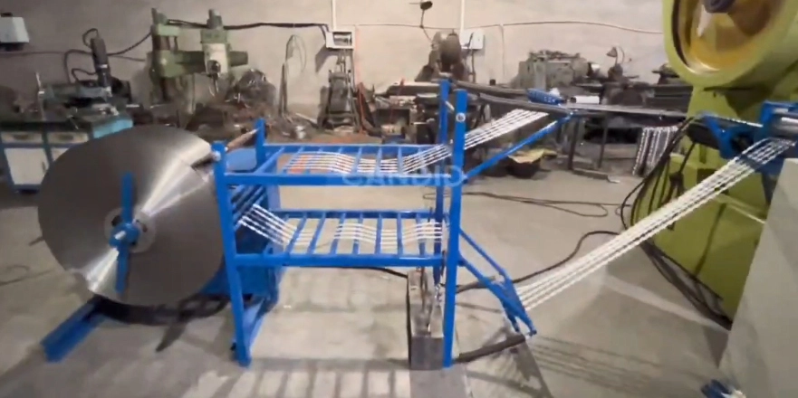 Video of Razor Wire Barbed Making Machine