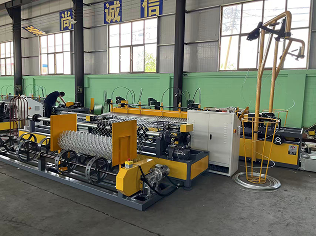 Chain_Link_Fence_Machine_2.png