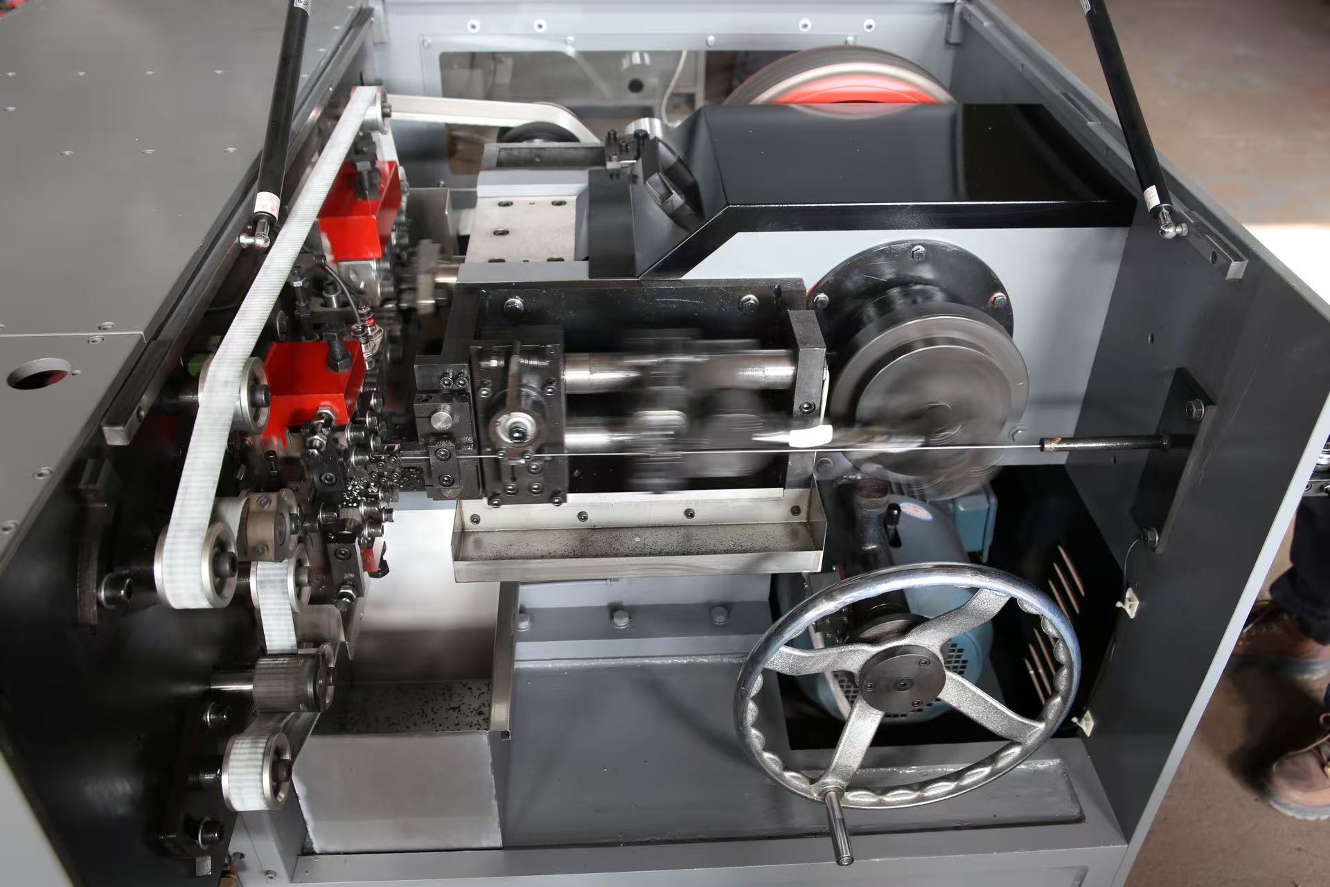 High-Speed_Nail_Making_Machine_1.jpg