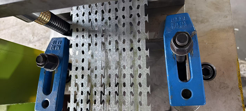 Razor_Barbed_Wire_Machine1.png