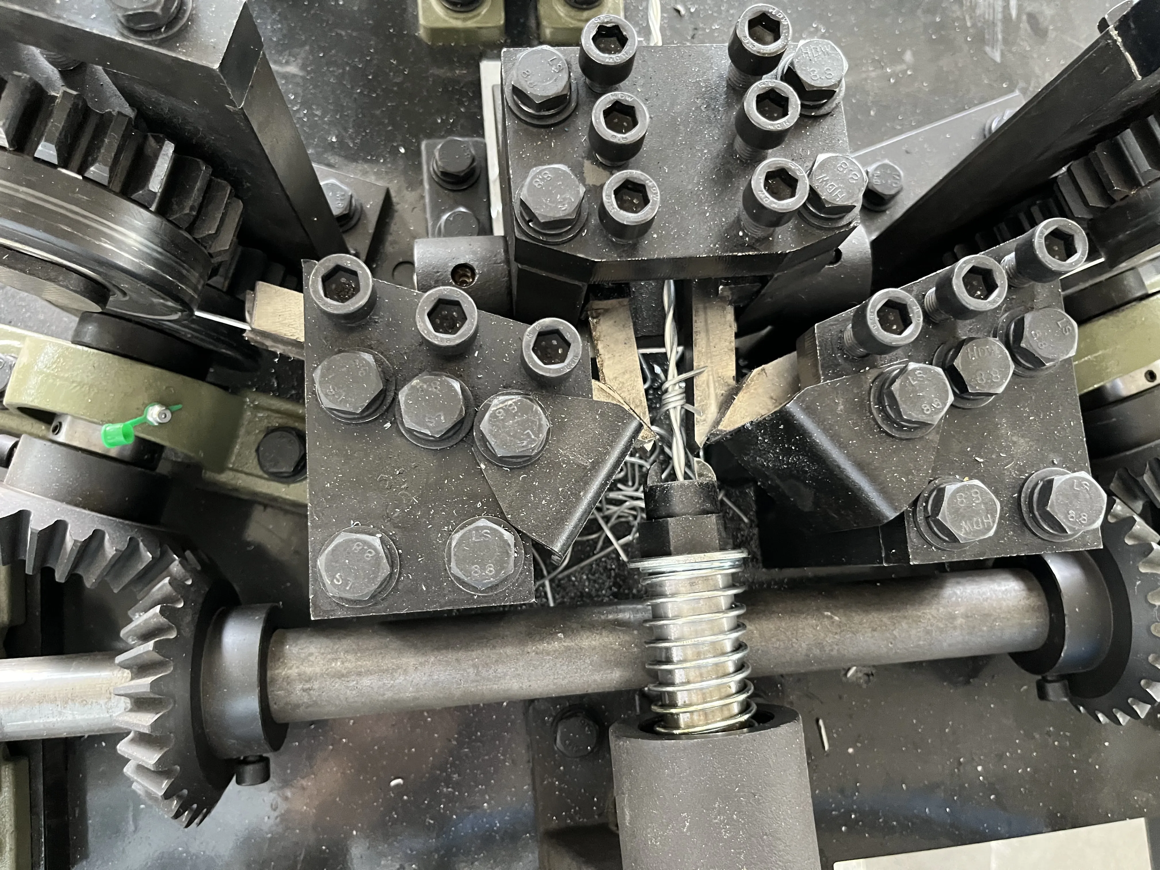 barbed wire making machine